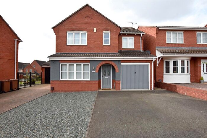 4 Bedroom Detached House To Rent In Ault Dene, Swadlincote, DE11
