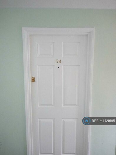 2 Bedroom Flat To Rent In Calico Close, Salford, M3