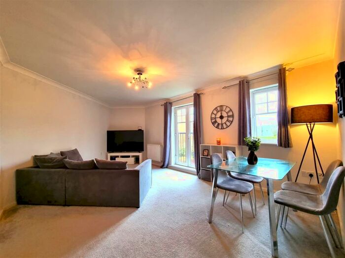 2 Bedroom Flat To Rent In Harwood Drive, Houghton Le Spring, DH4