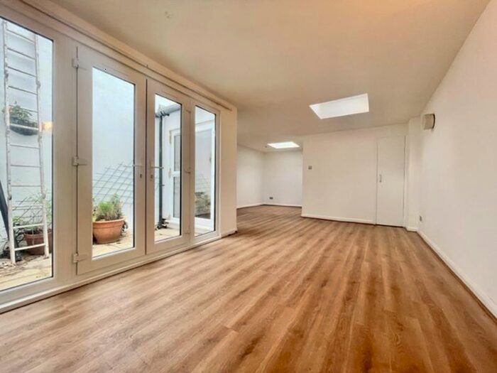 1 Bedroom Flat To Rent In Long Lane, London, SE1