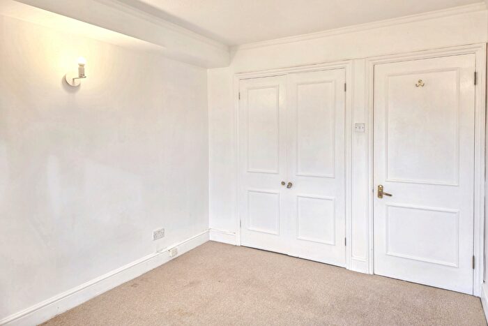 1 Bedroom Flat For Sale In Boundary Court, St. Lawrence Road, Canterbury, CT1