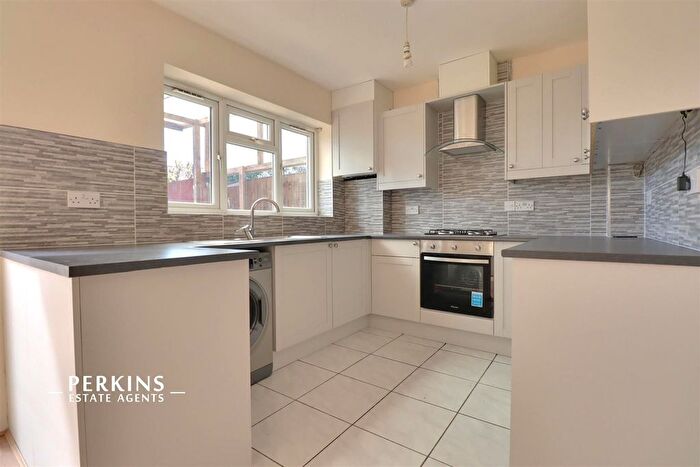 6 Bedroom Semi-Detached House To Rent In Greenford, UB6