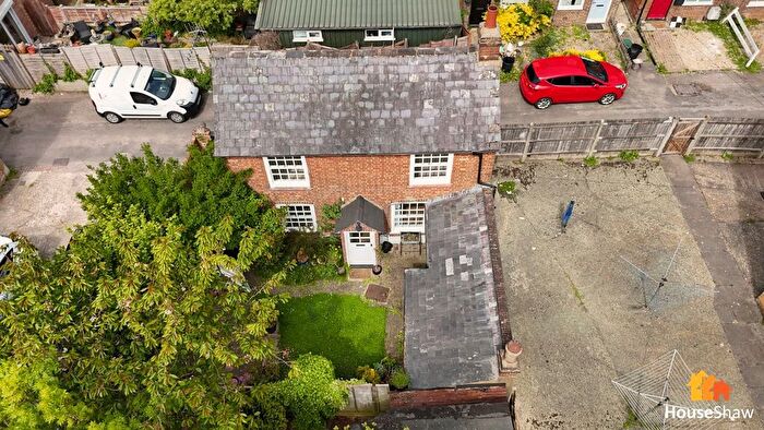 2 Bedroom Detached House For Sale In George Street, Chesham, HP5