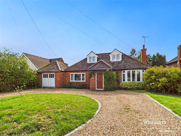 4 Bedroom Bungalow For Sale In Highdown Avenue, Emmer Green, Reading, Berkshire, RG4