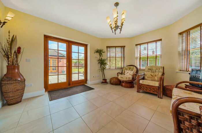 2 Bedroom Bungalow To Rent In Finchampstead Road, Wokingham, Berkshire, RG40