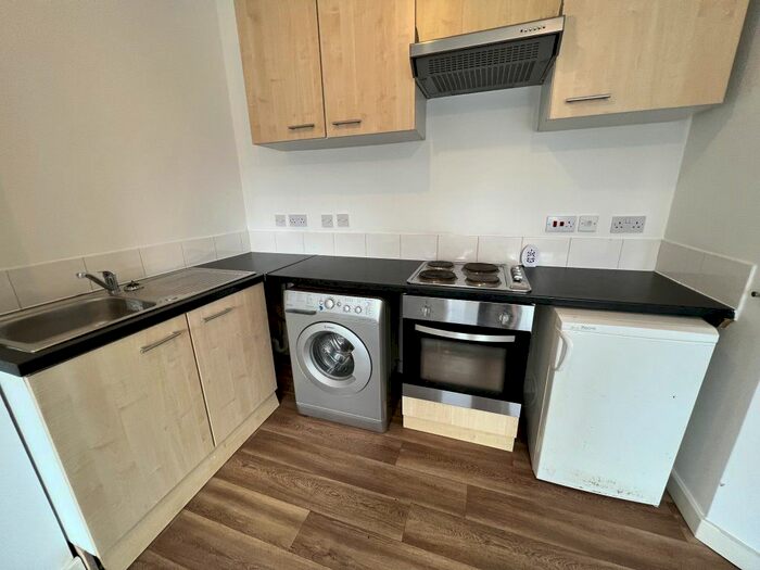 1 Bedroom Flat To Rent In Carlton Street, Castleford, WF10