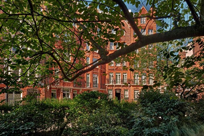 6 Bedroom Flat To Rent In Hans Place, Knightsbridge, London, United Kingdom, SW1X