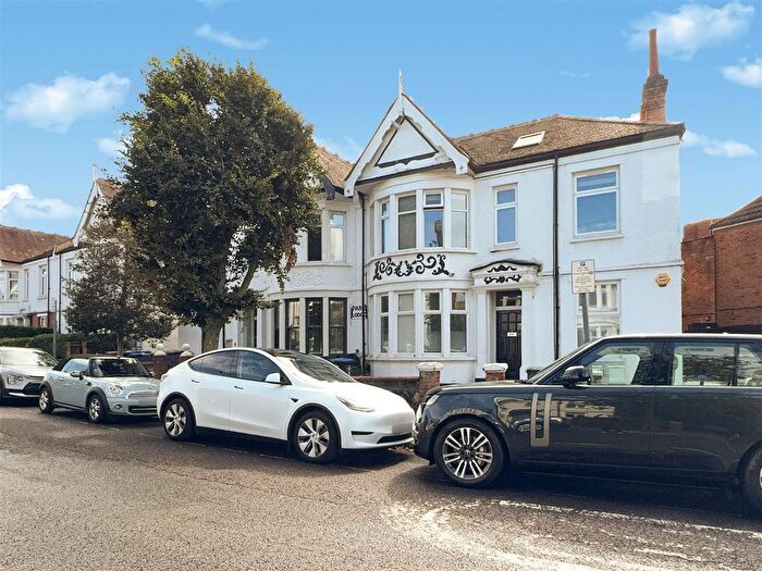 3 Bedroom Flat To Rent In Olive Road, London, NW2