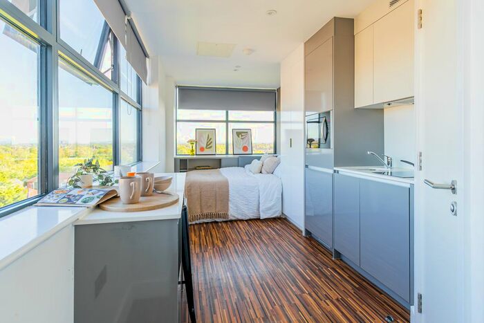 1 Bedroom Flat To Rent In Chester Road, Manchester, M16