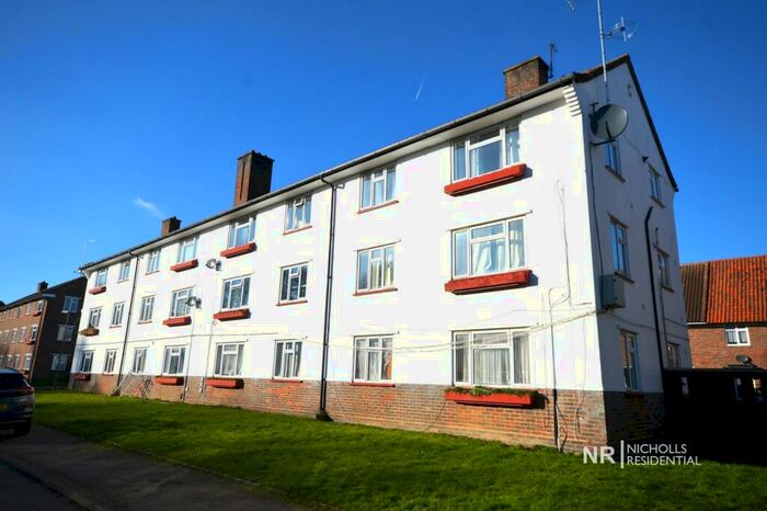 1 Bedroom Flat To Rent In Pound Road, Banstead, Surrey., SM7