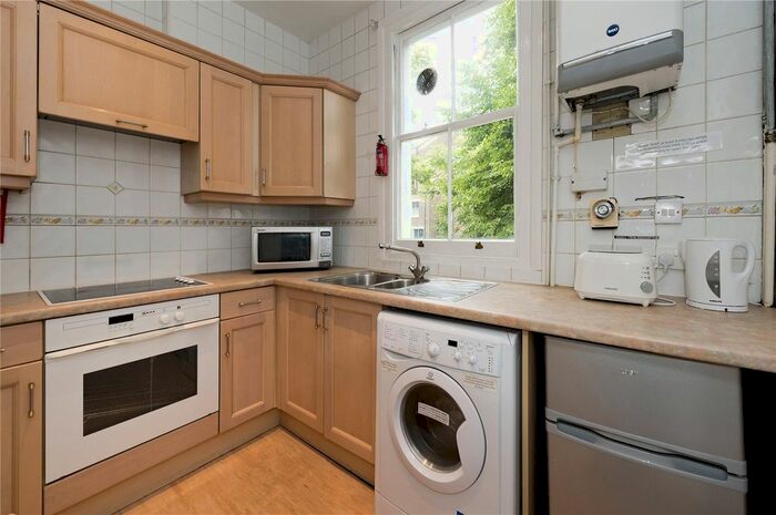 2 Bedroom Flat To Rent In Cambridge Gardens, London, W10