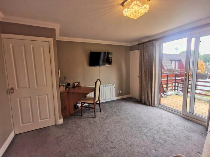 2 Bedroom Flat For Sale In Chestnut Court, Leyland, PR25