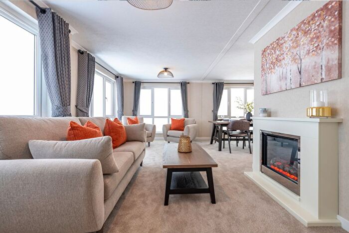 2 Bedroom Mobile/park Home For Sale In Merley House Lane, Ashington, Wimborne, BH21