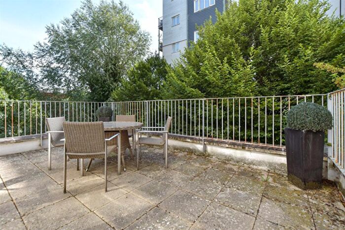2 Bedroom Flat For Sale In Westwood Drive, Canterbury, Kent, CT2