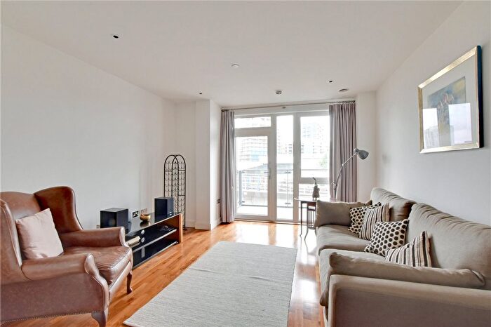 3 Bedroom Flat For Sale In Bellville House, John Donne Way, Greenwich, London, SE10