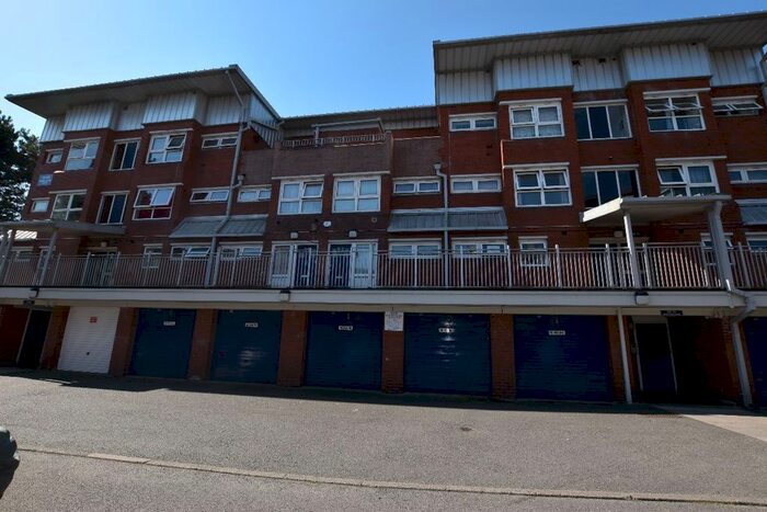 3 Bedroom Maisonette To Rent In Moss House Close, Edgbaston, Birmingham B15