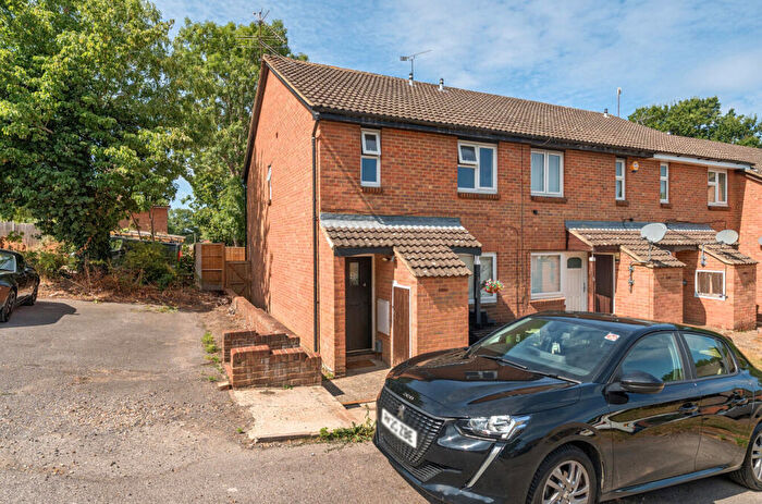 1 Bedroom End Of Terrace House For Sale In Sturt Court, Guildford, Surrey, GU4