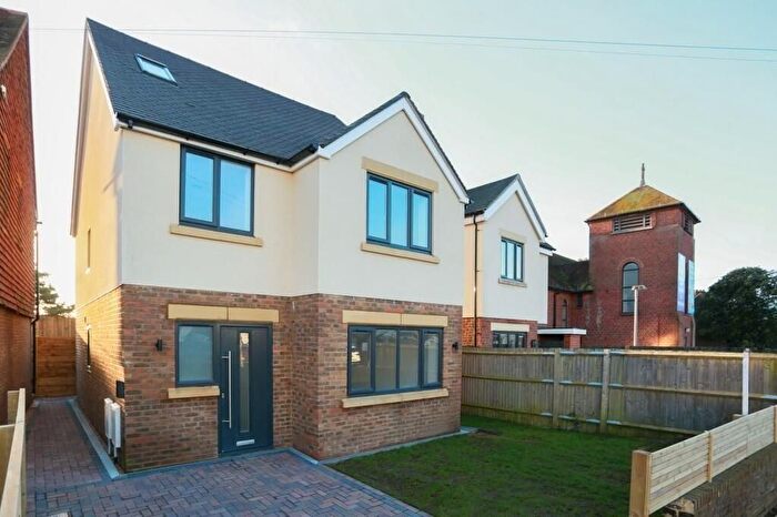 3 Bedroom Semi-detached House To Rent In Gardner Road, Portslade, Brighton, BN41