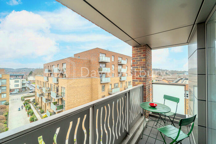2 Bedroom Apartment To Rent In High Street, Hornsey, London, N8