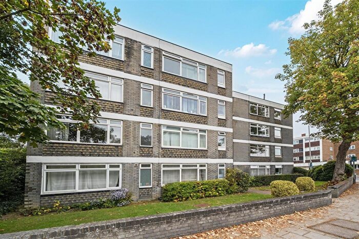 1 Bedroom Flat For Sale In St. Mark's Hill, Surbiton, KT6