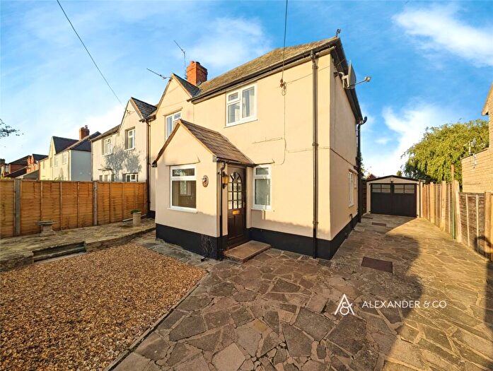 3 Bedroom Semi-Detached House To Rent In Bicester Road, Launton, OX26