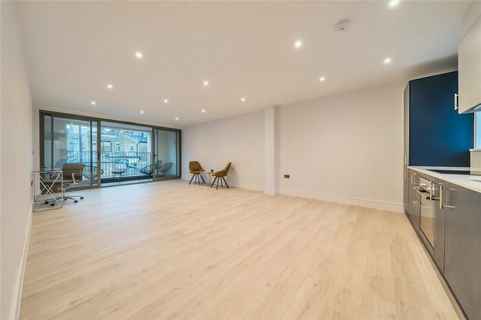 3 Bedroom Flat To Rent In Cowdrey Road, Wimbledon, London, SW19