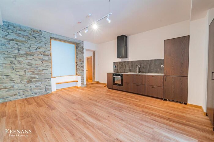 3 Bedroom Flat To Rent In Newchurch Road, Bacup, OL13