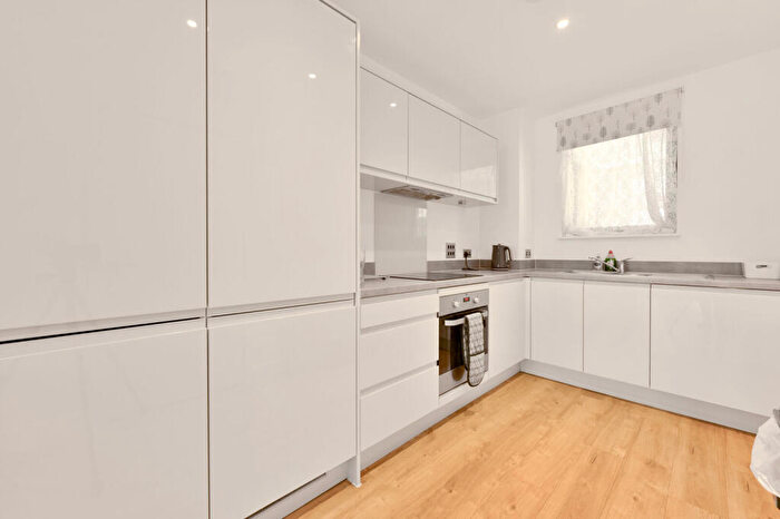 1 Bedroom Flat For Sale In Lakeside Drive, Park Royal, London, NW10
