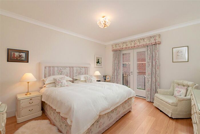 2 Bedroom Apartment For Sale In South Oswald Road, Edinburgh, EH9
