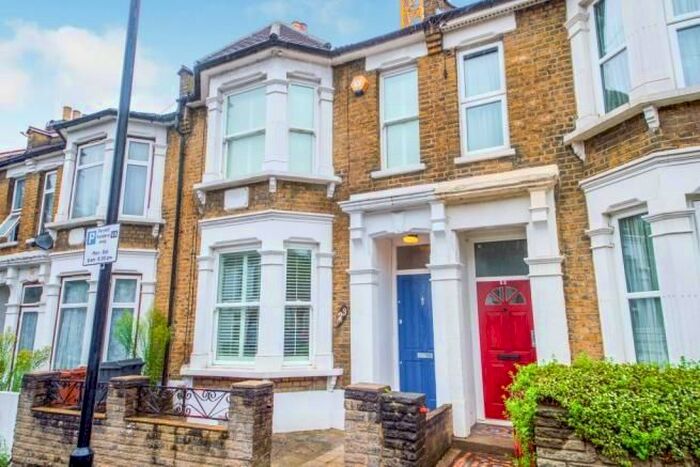 3 Bedroom Flat To Rent In First Avenue, London E17