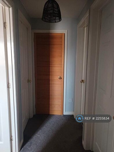 2 Bedroom Flat To Rent In Bewick Court, Bradford, BD6