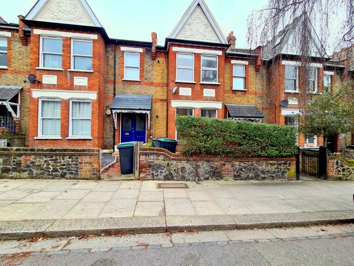 3 Bedroom Flat To Rent In Upland Road, Crouch End N8