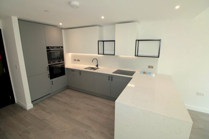 3 Bedroom Flat To Rent In Willowbrook House Coster Avenue, London, Greater London, N4