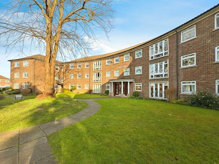 2 Bedroom Flat To Rent In Addiscombe Road, Croydon, CR0