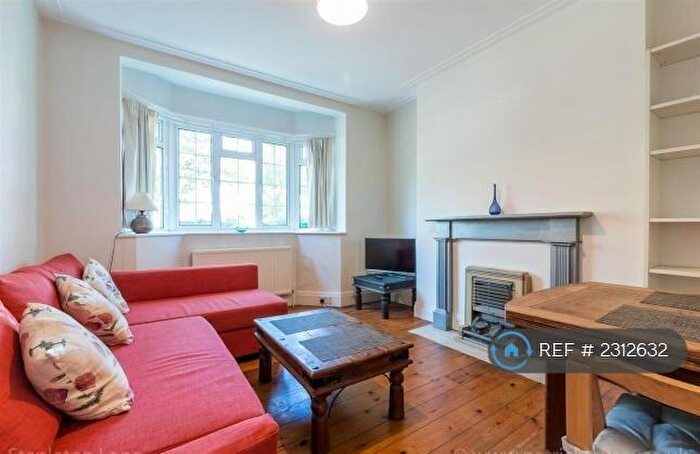 2 Bedroom Flat To Rent In Orford Court, London, SE27