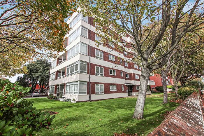 1 Bedroom Flat For Sale In Airedale Court, Heene Road, Worthing, BN11