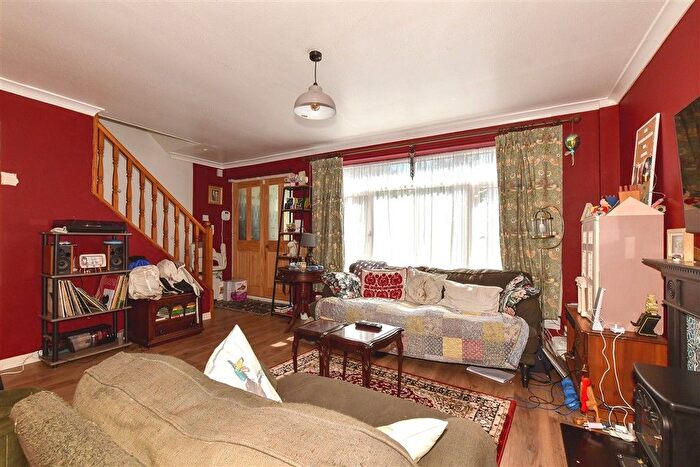 3 Bedroom End Terrace House For Sale In Rylands Road, Kennington, Ashford, Kent, TN24
