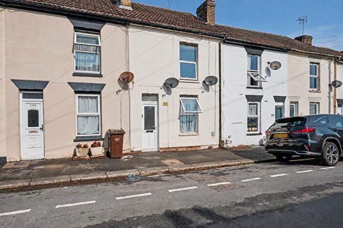 2 Bedroom Flat To Rent In Arden Street, Gillingham, ME7