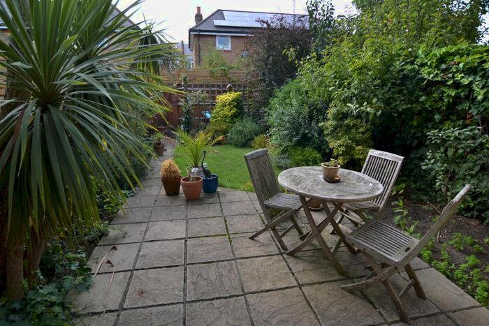 1 Bedroom Flat To Rent In Grosvenor Avenue, East Sheen, London, Uk, SW14