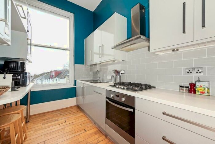 2 Bedroom Apartment To Rent In Ross Road, South Norwood, London, SE25