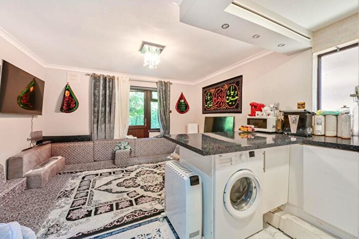 1 Bedroom Flat For Sale In Harp Island Close, Neasden, London, NW10