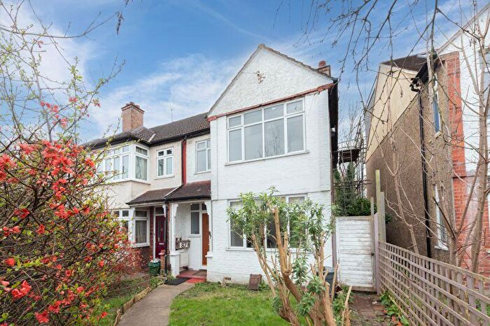 3 Bedroom End Of Terrace House For Sale In Queen Anne Avenue, Bromley, BR2