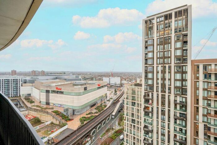 2 Bedroom Flat To Rent In Cascade Way, Shepherd's Bush, London, W12