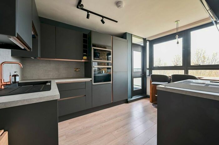 2 Bedroom Flat To Rent In Avondale Square, Bermondsey, London, SE1