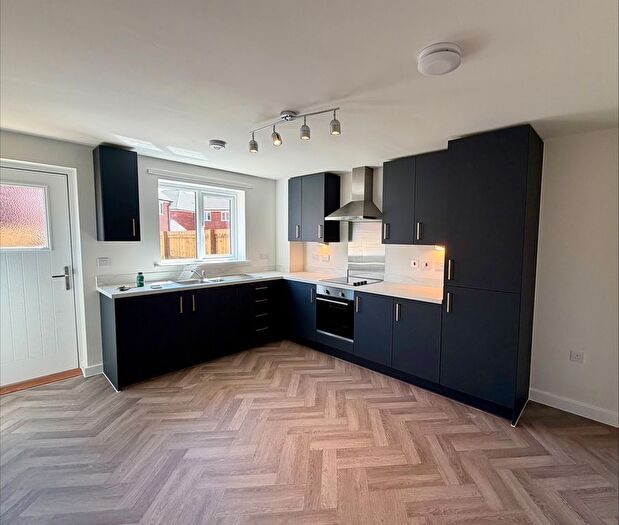 3 Bedroom Semi Detached House For Sale In Kings Drive, Bridgwater, TA6