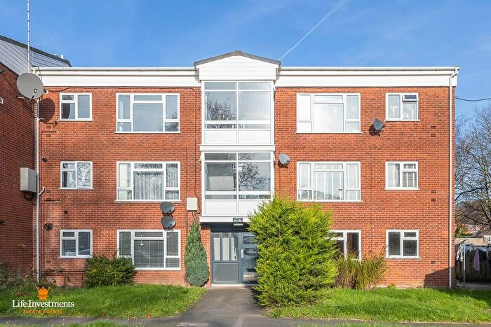 2 Bedroom Apartment For Sale In Harmar Close, Warwick, Warwickshire, CV34