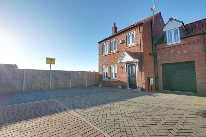 3 Bedroom Link Detached House For Sale In Harrison Place, Welton, Brough, HU15