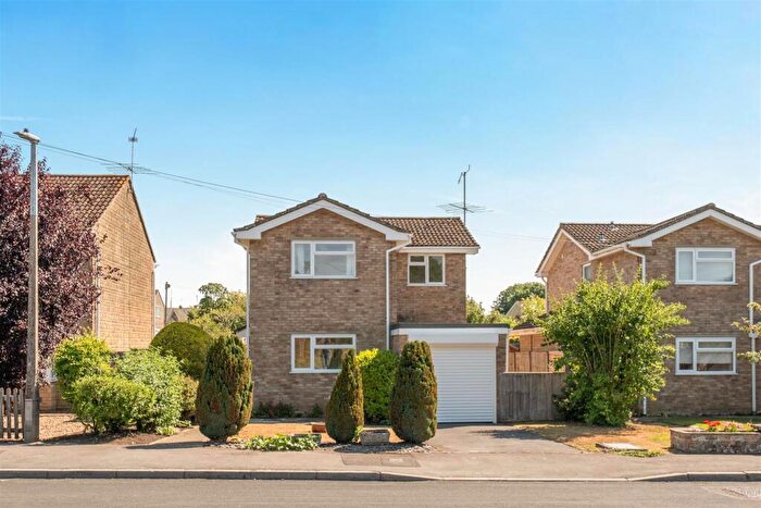 4 Bedroom Detached House For Sale In Eastern Avenue, Chippenham, SN15