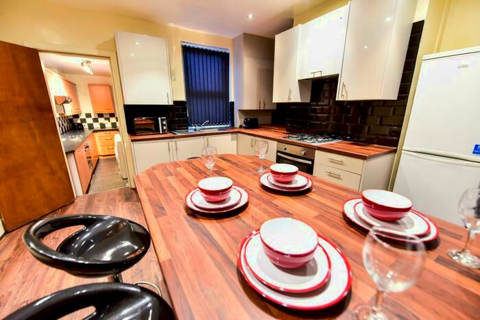 4 Bedroom Terraced House To Rent In Mayville Road, Hyde Park, Leeds, LS6