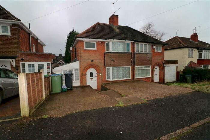 4 Bedroom House To Rent In Wolverhampton Road, Oldbury, B68